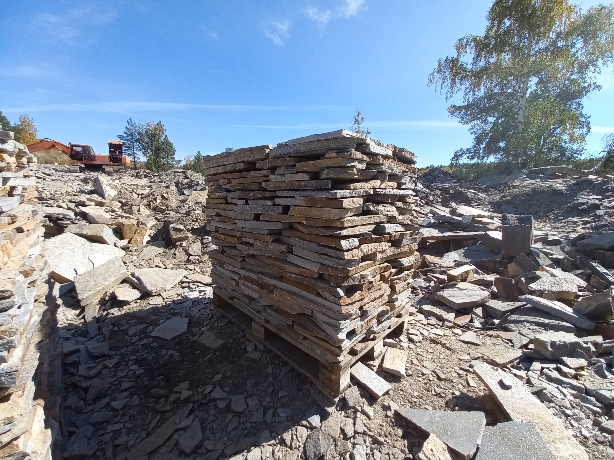 Плитняк златолит серебристый для мощения на бетон купить в Республике Адыгея