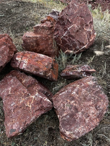 Ландшафтные глыбы красно-фиолетовые 200-1000 килограмм купить в Республике Адыгея
