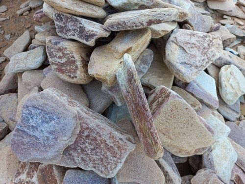 Златолит жёлтый, жёлто-зелёный глыбки и валуны для ланшафтного дизайна купить в Республике Адыгея