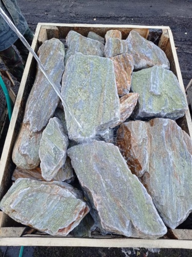 Златолит жёлтый, жёлто-зелёный глыбки и валуны для ланшафтного дизайна купить в Республике Адыгея