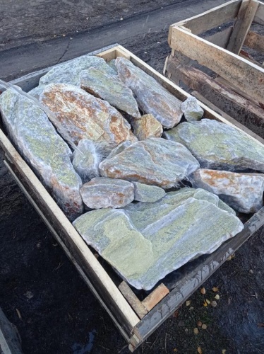 Златолит жёлтый, жёлто-зелёный глыбки и валуны для ланшафтного дизайна купить в Республике Адыгея
