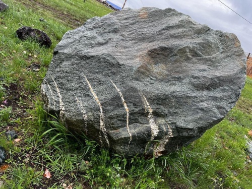 Гигантские зелёные валуны для ландшафтного дизайна весом более 5 тонн купить в Республике Адыгея