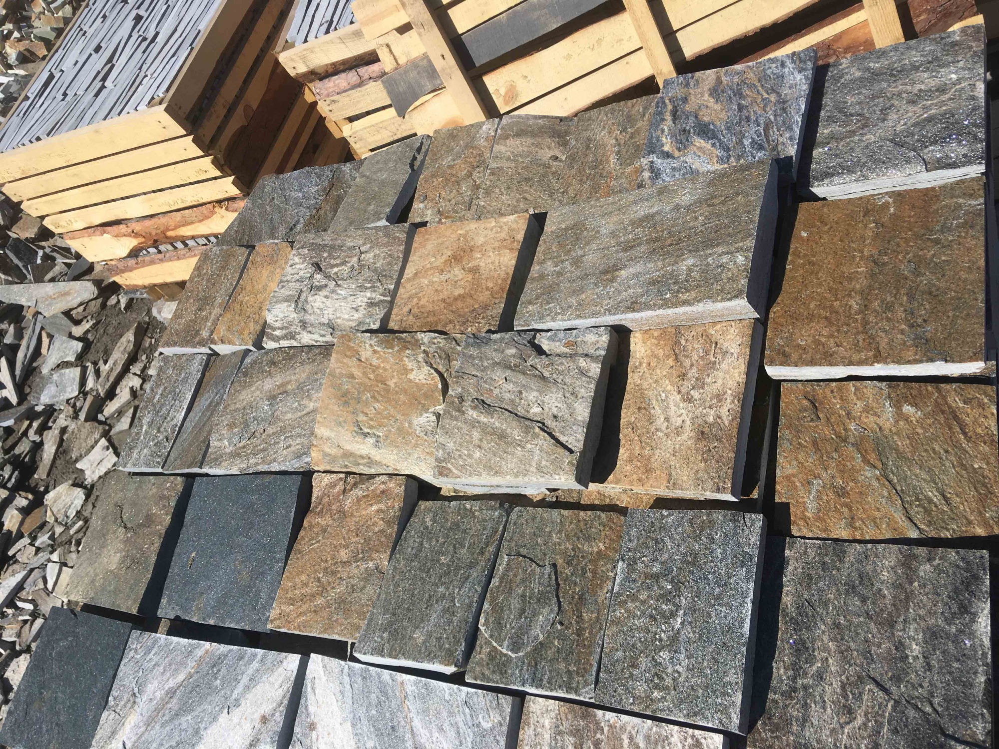 Плитка пилёная златолит Уральский для цоколя, отмостки купить в Республике Адыгея