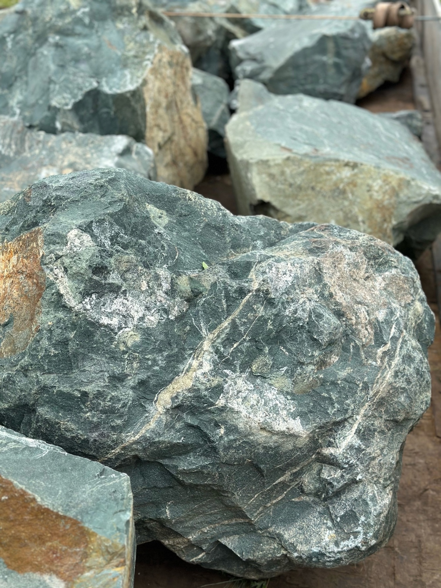 Камни для ландшафтного дизайна зелёные 10-60 килограмм купить в Республике Адыгея