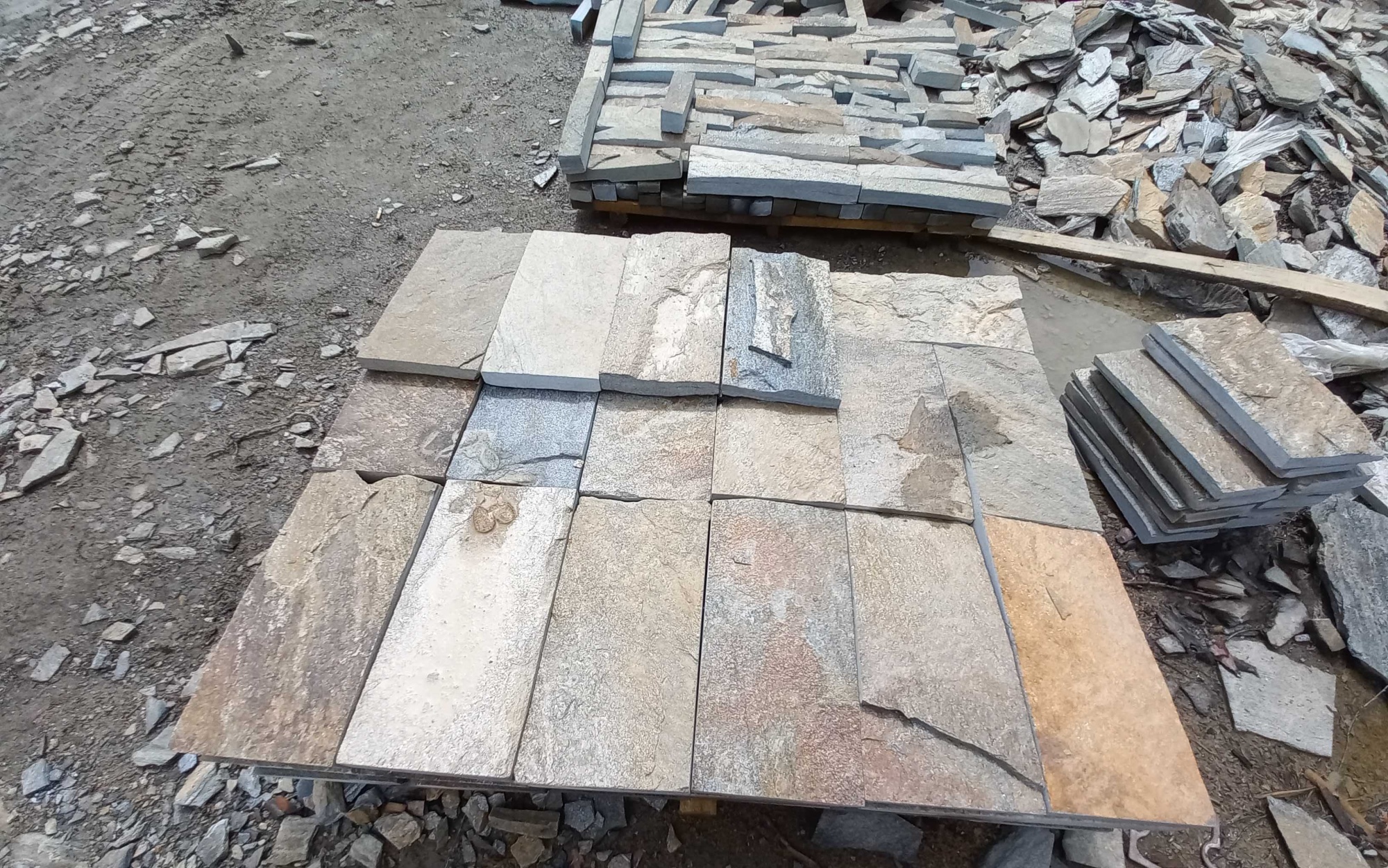 Плитка пилёная златолит Уральский для цоколя, отмостки купить в Республике Адыгея