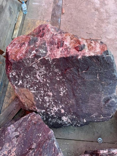 Камни для ландшафтного дизайна красно-фиолетовые 10-60 килограмм купить в Республике Адыгея