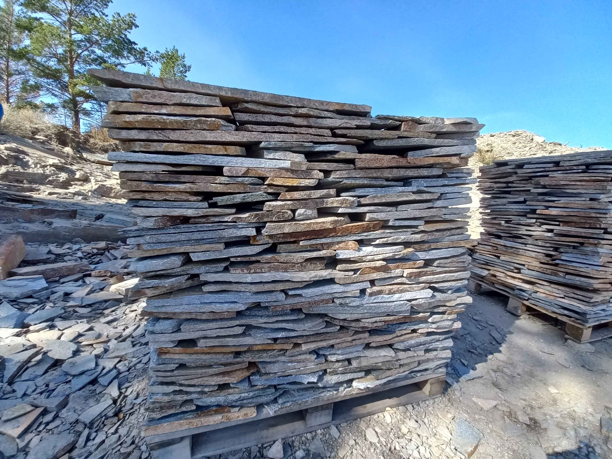 Плитняк златолит серебристый для фасада купить в Республике Адыгея