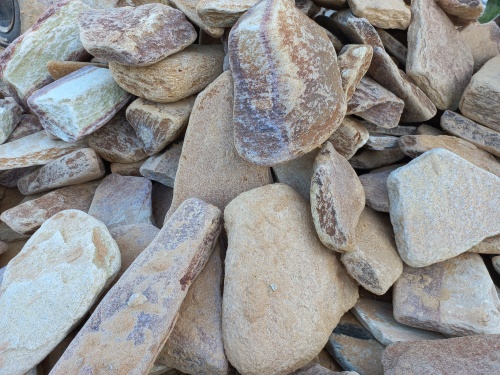 Златолит жёлтый, жёлто-зелёный глыбки и валуны для ланшафтного дизайна купить в Республике Адыгея