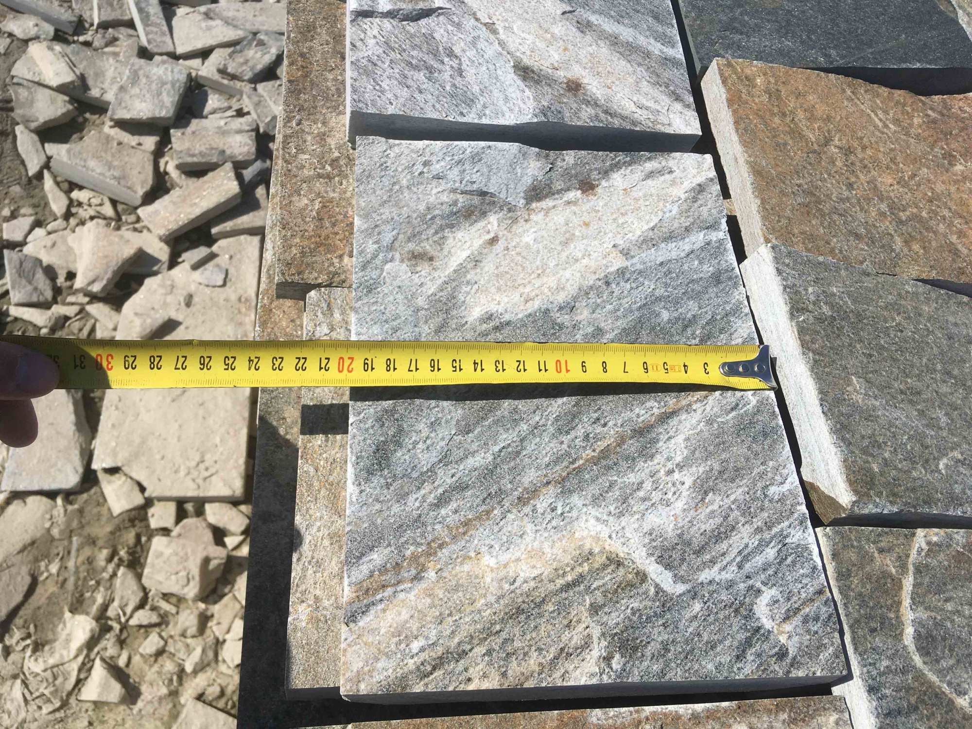 Плитка пилёная златолит Уральский для цоколя, отмостки купить в Республике Адыгея