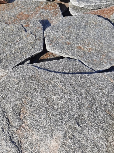 Златолит серебристый галтованный для лестниц купить в Республике Адыгея