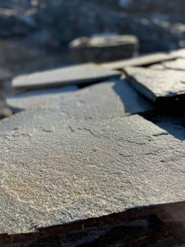 плитняк златолит серебристый